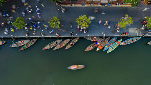 Bến thuyền ven sông Thu Bồn