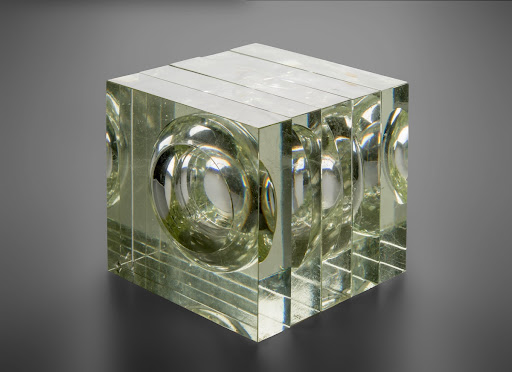 Stanislav Libenský, Jaroslava Brychtová: Sphere in a cube
