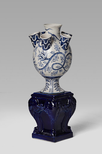 Bình Tulip chân cao