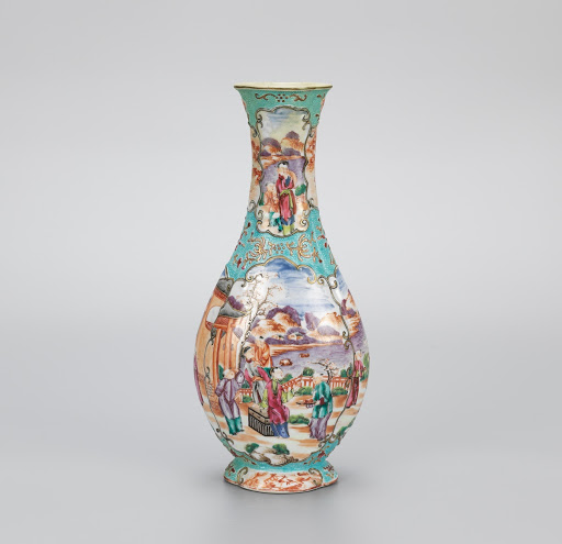 Sandalwood jewelry box with carved courtyard figures dating from the reign of Qing emperor Qianlong View 4