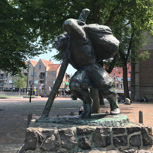 Statue of Van der Meij