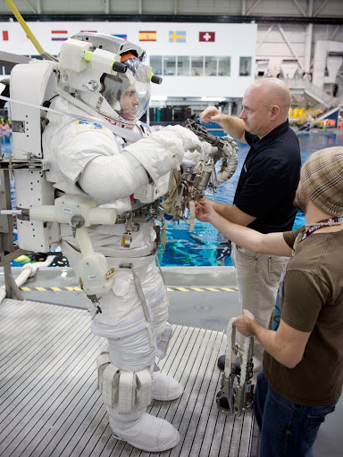 STS-134 crew members Greg Chamitoff and Drew Feustel during their STS-134 ULF6 EVA1 training at the NBL.