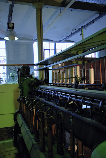 Střední křídlový předpřádací stroj