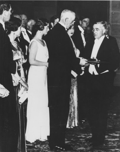 Irving Langmuir Receives Nobel Prize, 1932
