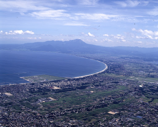 Sakaiminato port and Mt Daisen, Yumihama-gasuri