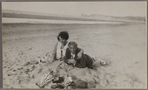Nina and Wassily Kandinsky at the beach in Hendaye