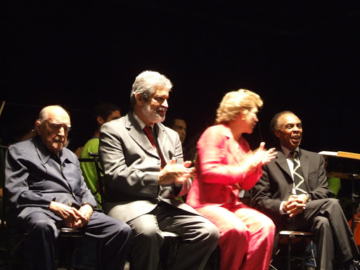 Gilberto Gil, Oscar Niemeyer, Marta Suplicy e Godofredo Pinto durante inauguação do Teatro Popular de Niterói