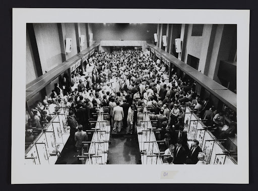 Inaugural trading session of the Mercantile and Futures Exchange (BM&F)