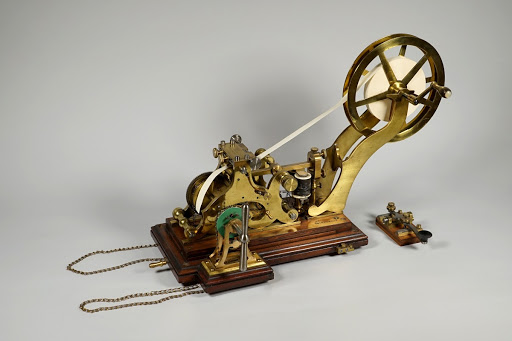 Relief-writer telegraph with weight drive, built as part of the Bremen-Bremerhaven line