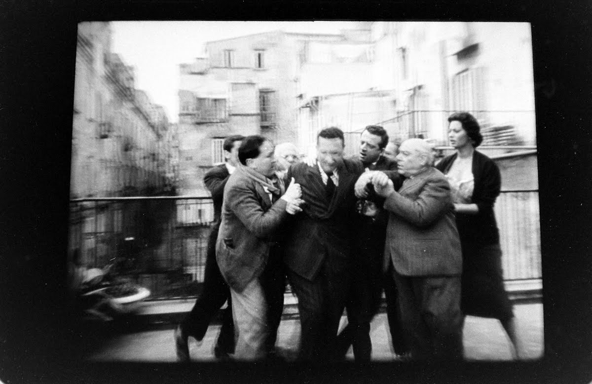 Movie - "Gold From Naples" - Off Screen