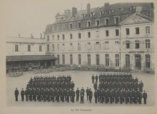 The class of 1905 in uniform in the courtyard of the Ecole Polytechnique