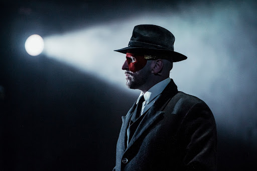 Artur Caturian w roli Mocka w spektaklu „Mock. Czarna burleska”