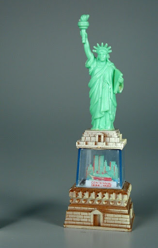 Figurine:New York