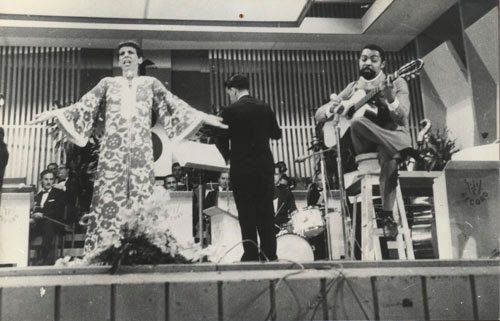 Gilberto Gil e Nana Caymmi durante apresentação no III Festival da Canção da Record