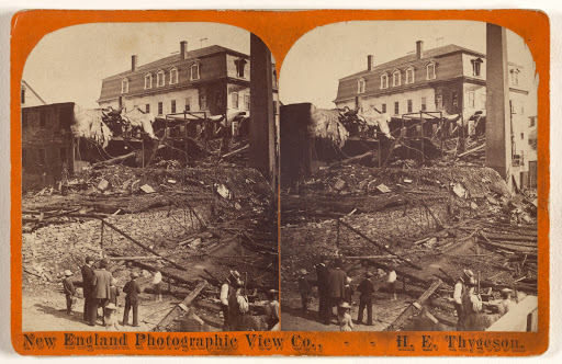 [Fire at the Dexter Yarn Co., "Balling Room" Bldg on East Ave., Pawtucket, R.I., June '83...Looking from the rear.] (Full Front)