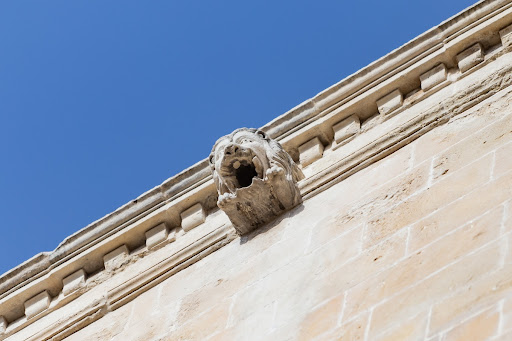 Doccione su Palazzo Marescallo, ora Romano, Via Guglielmo Paladini 4