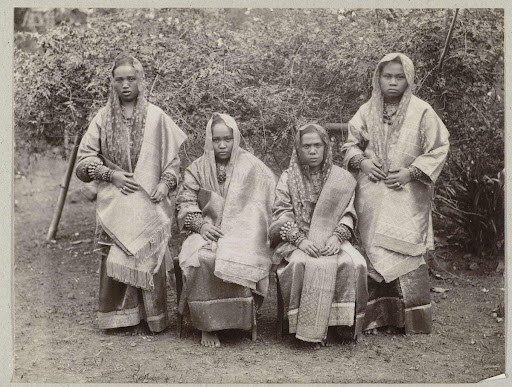 Portret van vier vrouwen in IndonesiÇ