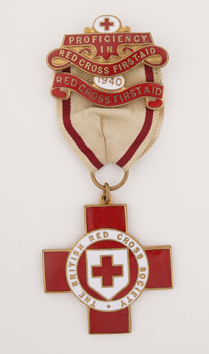 Gladys Tidmarsh's first aid medal front