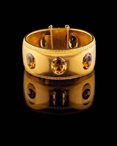 Bracelet with gold topazes