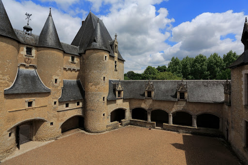 Fougères-sur-Bièvre castle, same view point on the main courtyard, medieval facade and gallery