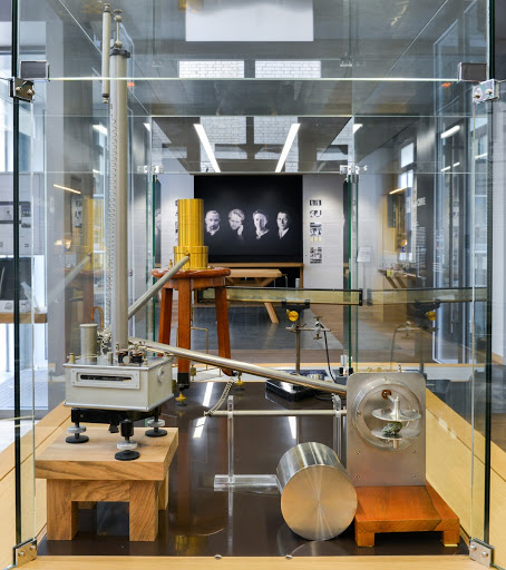 To measure radioactivity : the Curie method