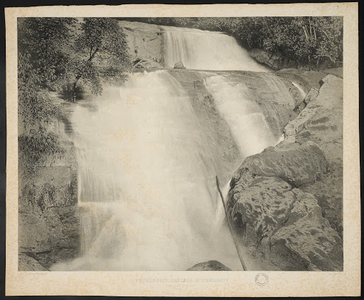 Cascade d'Hamaraty in Petropolis - Taking of the Hermitage