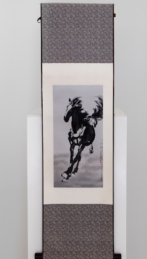 Adorno com pintura sobre têxtil