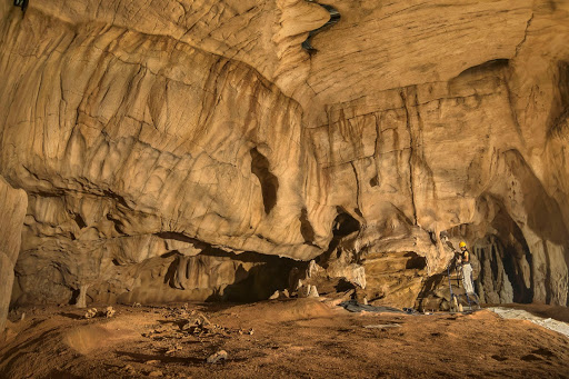 Inside the Bauge Chamber of the Replica