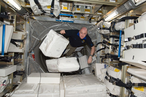 Kuipers works with Stowage in ATV3