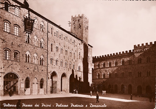 Piazza dei Priori, Volterra