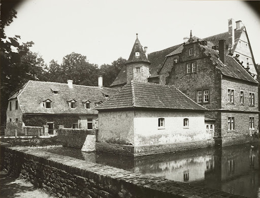 Willebadessen: Moated castle