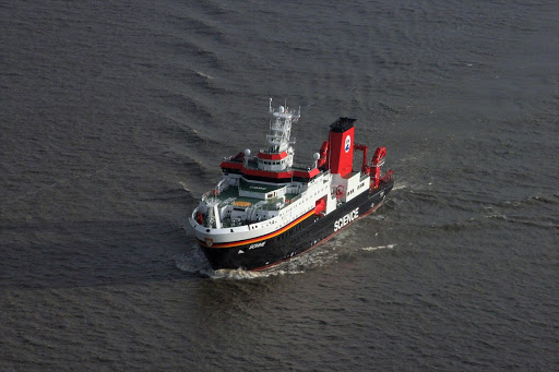 The SONNE on the Elbe River