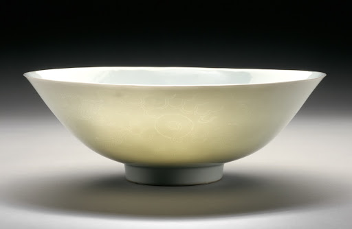 Bowl (Wan) with Dragons Chasing Flaming Pearls