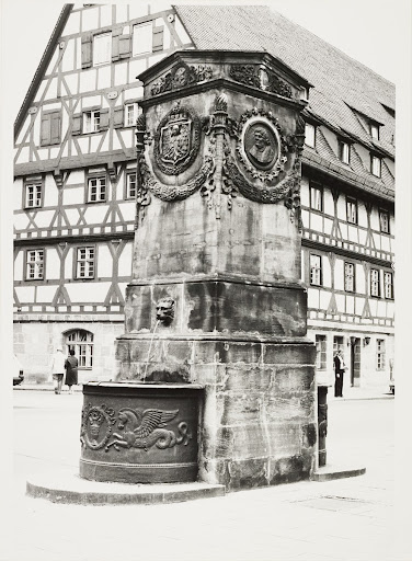Nürnberg: Albrecht-Dürer-Brunnen