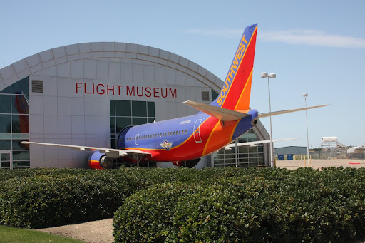 Boeing 737-300 Spirit of Kitty Hawk