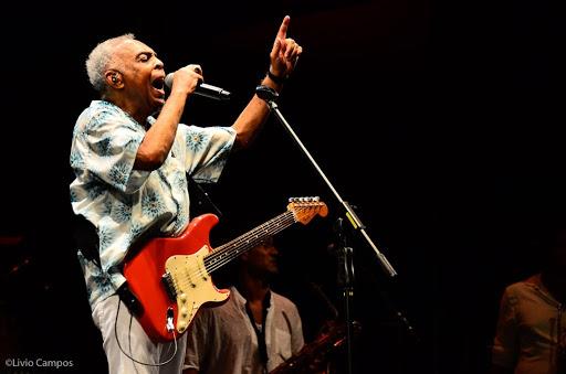 Gilberto Gil faz show de Reveillon na Praia de Icaraí, em Niteroi