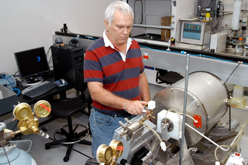 Richard Strayer a microbial research scientist with Dynamac at KSC works on the Research Space Bioconverter.