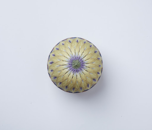 讃岐かがり手まり 《菊》