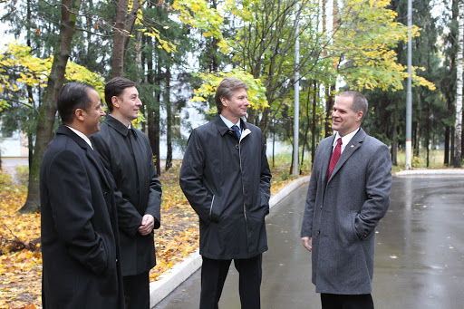 NASA Flight Engineer Kevin Ford of the Expedition 33/34 crew right exchanges stories, 2012.