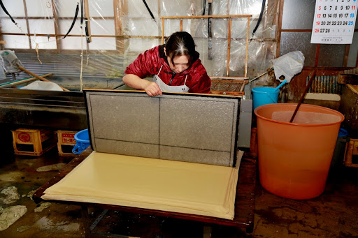 Making craft paper, Echizen Washi