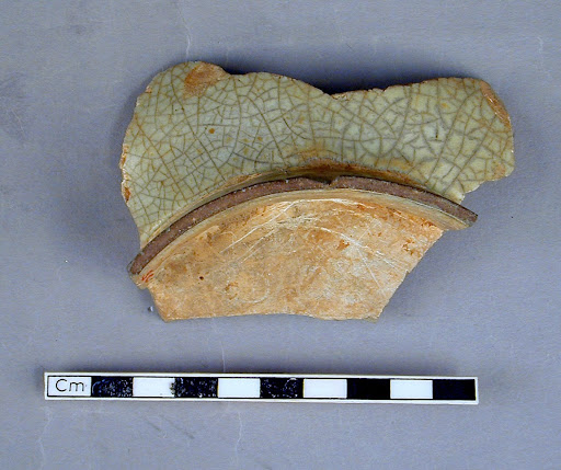 Pottery: Unidentified form