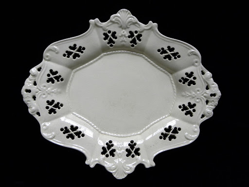 Porcelain bowl with lace pattern