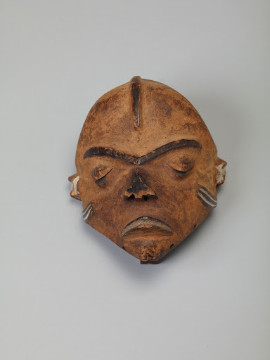 Maske ›mbuya‹ der West-Pende