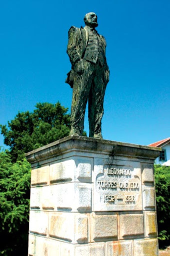 Monumento a Torres Quevedo en Santa Cruz de Iguña