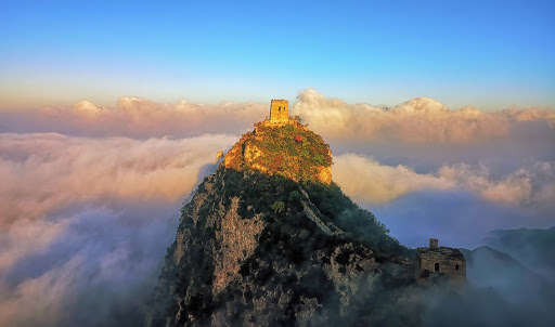 Sea of clouds and sunrise at Simatai Great Wall Wangjing Tower