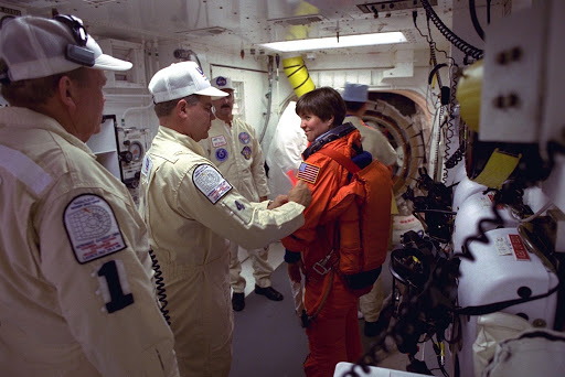 Payload Commander Janice Voss prepares to enter the Space Shuttle Columbia at Launch Pad 39A in preparation for launch.