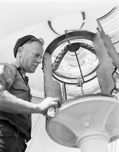 Cleaning the lens of the lighthouse on Dangerous Reef