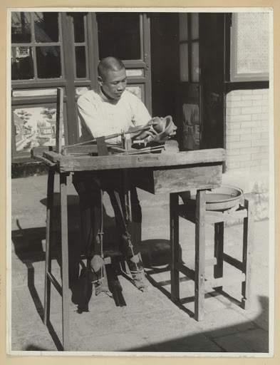 彎子|Photograph of Jade Carvers at Work: The Curved Wheel, Wanzi