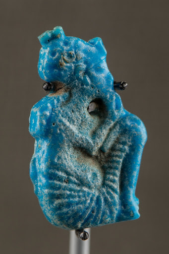 Bead - A Crouching Royal Figure