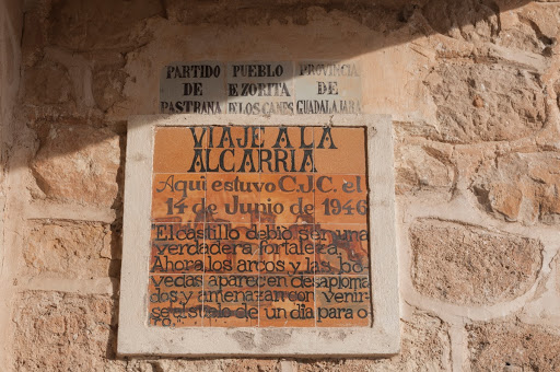 Placa conmemorativa del Viaje a la Alcarria